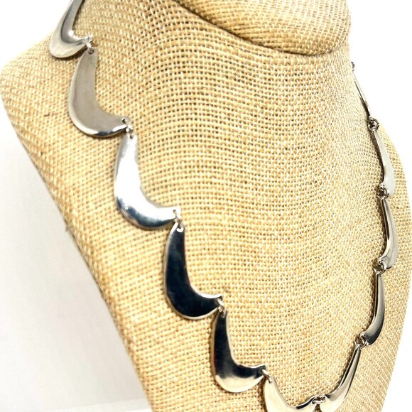 VINTAGE MODERNIST MOON CRESCENT LINK NECKLACE SILVER TONE SCALLOP BIB COLLAR - Picture 4 of 16